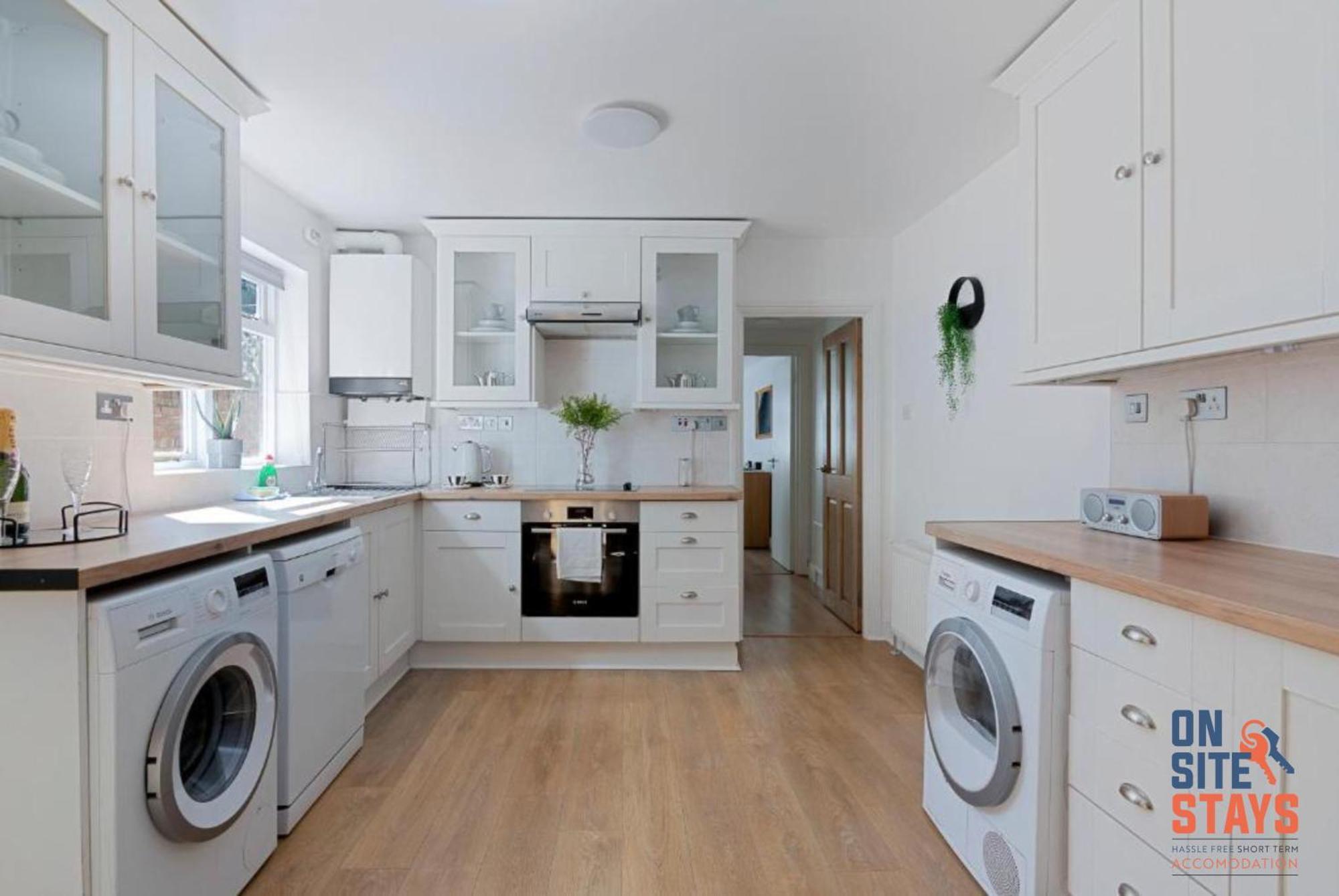 Onsitestays - Tranquil 2 Bedroom Apartment With Large Kitchen, Private Garden Near Wimbledon Station London Kültér fotó