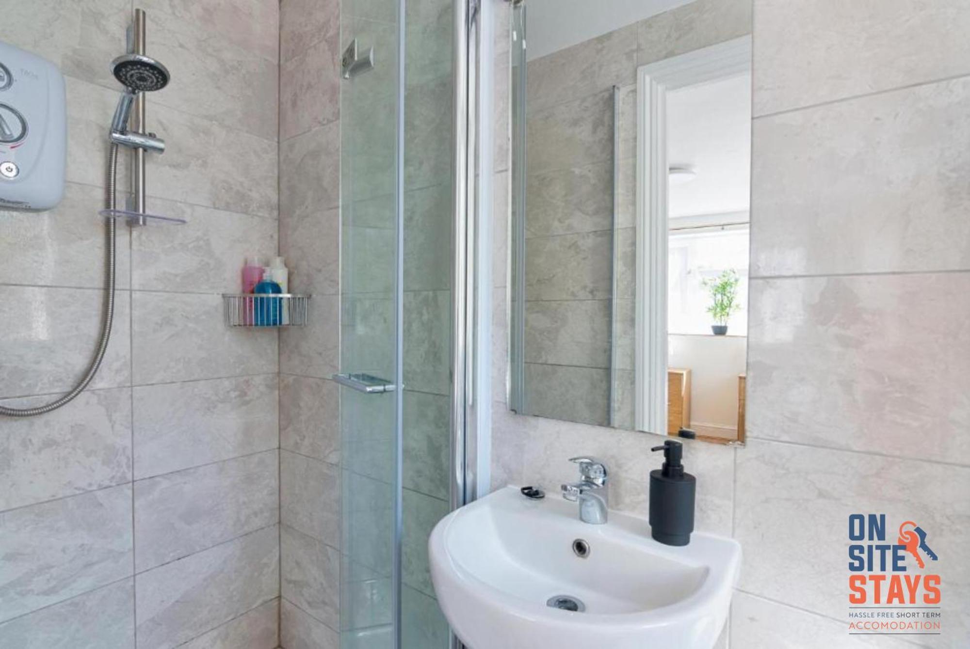 Onsitestays - Tranquil 2 Bedroom Apartment With Large Kitchen, Private Garden Near Wimbledon Station London Kültér fotó